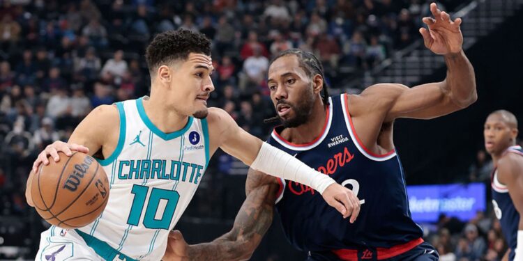 Clippers batem os Hornets com brilho de Harden e Kawhi