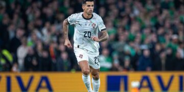Barcelona anunciou o retorno de João Cancelo por empréstimo