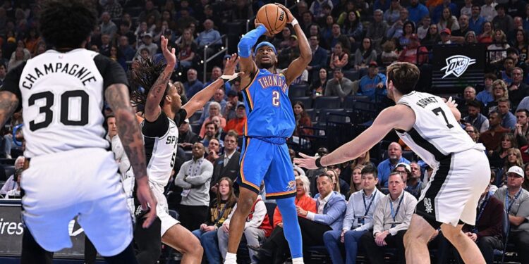 O OKlahoma City Thunder venceu o San Antonio Spurs pela primeira vez na temporada