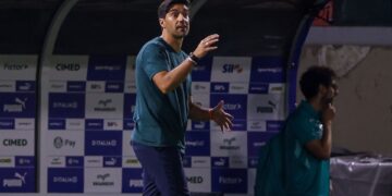 Abel Ferreira elogia jovens da base após vitória do Palmeiras sobre o Santos