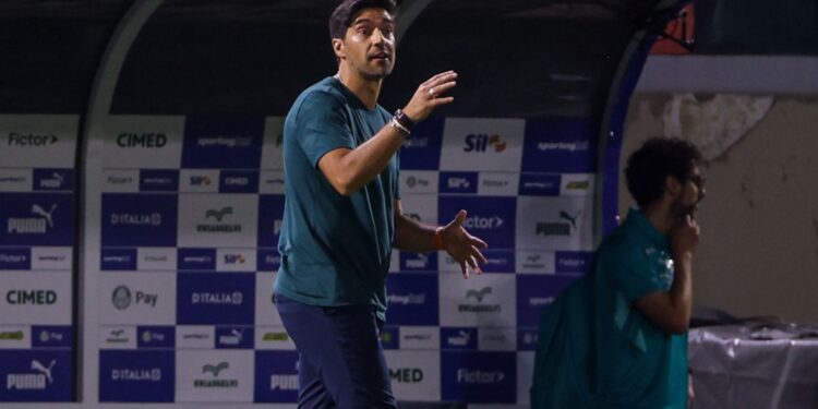 Abel Ferreira elogia jovens da base após vitória do Palmeiras sobre o Santos