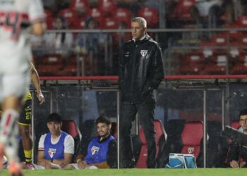 Crespo comemora primeira vitória do São Paulo