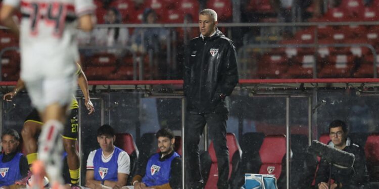 Crespo comemora primeira vitória do São Paulo
