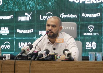 Presidente do Fluminense confirmou o interesse na contratação de Jhon Arias