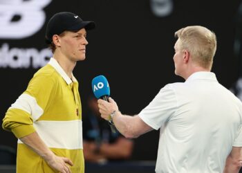 Jannik Sinner estreou com vitória no Australian Open