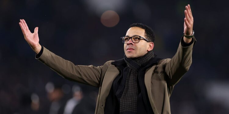 Liam Rosenior é o novo treinador do Chelsea até 2032