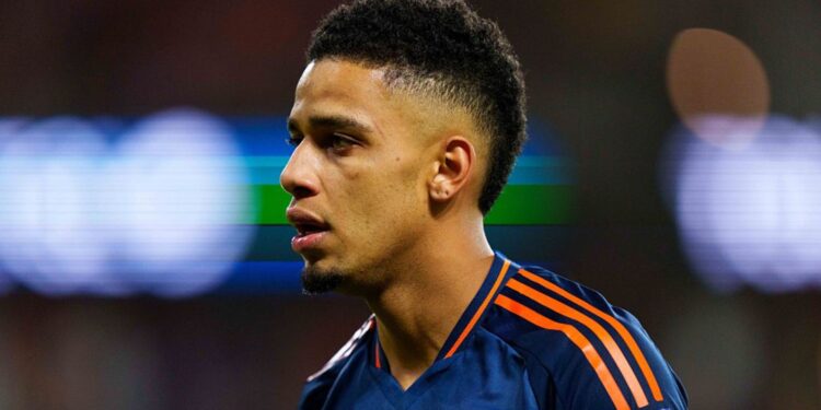 Brenner chegou ao Rio de Janeiro para assinar com o Vasco