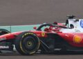 Leclerc pilotou o novo modelo da Ferrari pela primeira vez nesta sexta-feira