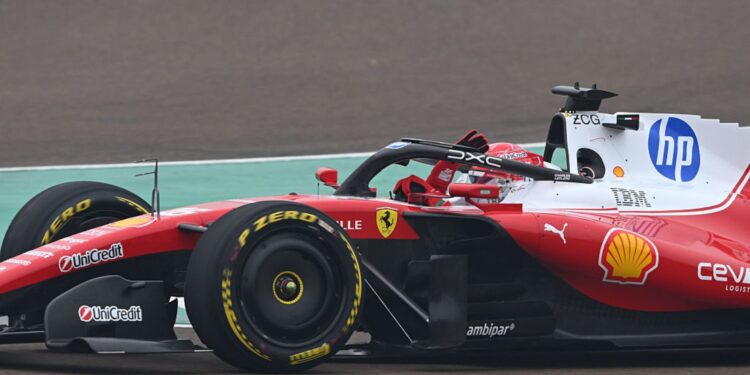 Leclerc pilotou o novo modelo da Ferrari pela primeira vez nesta sexta-feira