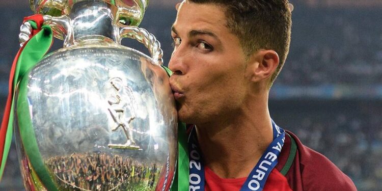 A histórica final da Euro 2016, que consagrou Cristiano Ronaldo na história do seu país