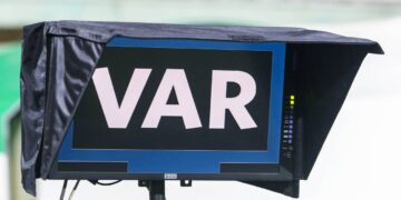 VAR decide tudo? Entenda como o árbitro de vídeo funciona