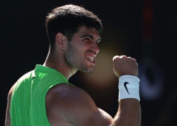 Alcaraz comemora ponto no Australian Open