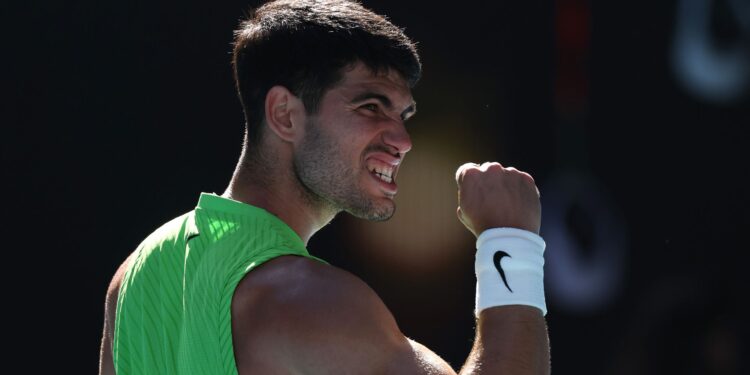 Alcaraz comemora ponto no Australian Open