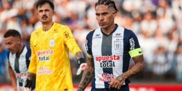 Paolo Guerrero durante jogo do Alianza Lima