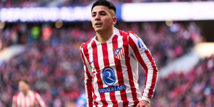 Thiago Almada durante jogo do Atlético de Madrid