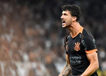 Gustavo Henrique durante jogo do Corinthians