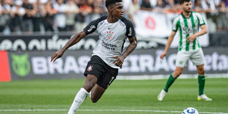 Félix Torres durante jogo pelo Corinthians