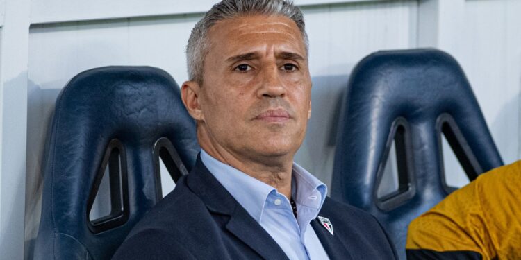 Crespo adotou tom pessimista no São Paulo