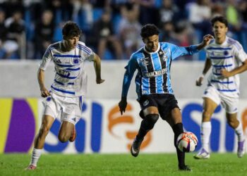 Lance do jogo entre Grêmio e Cruzeiro pela Copinha