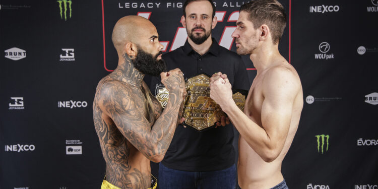 Degli x Aguiar fazem a luta principal - Foto: Divulgação/LFA Brasil