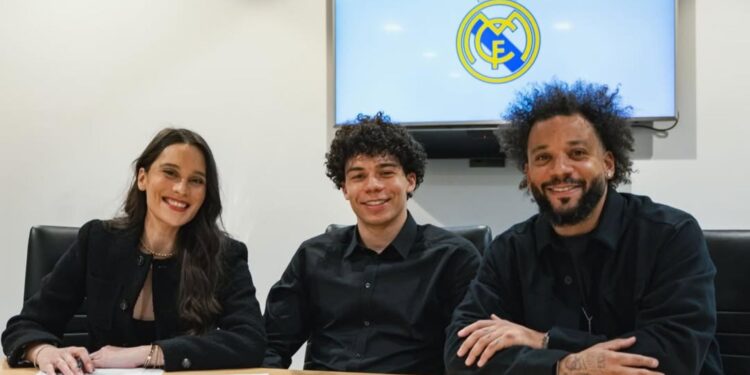Enzo Alves assina contrato profissional com o Real Madrid ao lado do pai Marcelo