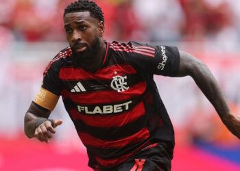 Gerson na época que atuava pelo Flamengo