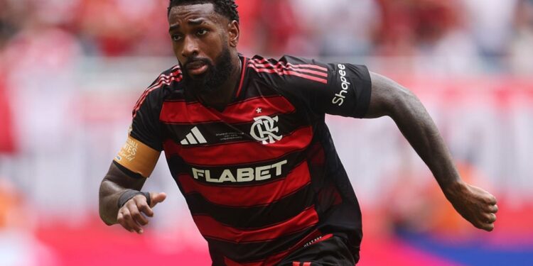 Gerson na época que atuava pelo Flamengo