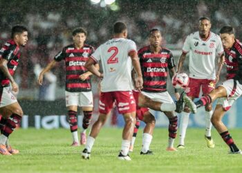 Lance do jogo entre Bangu e Flamengo