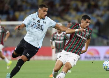 Lance do jogo entre Fluminense e Grêmio