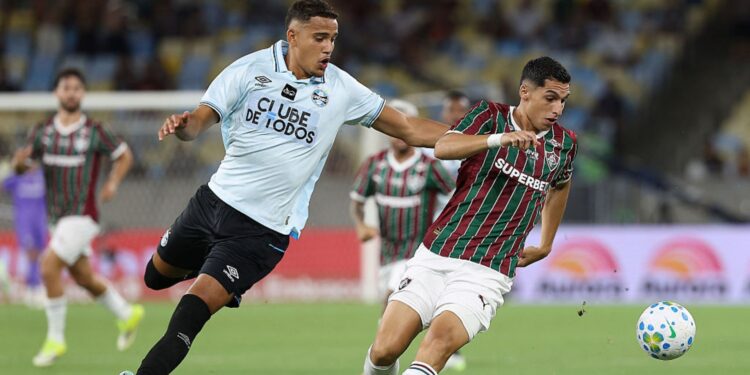 Lance do jogo entre Fluminense e Grêmio