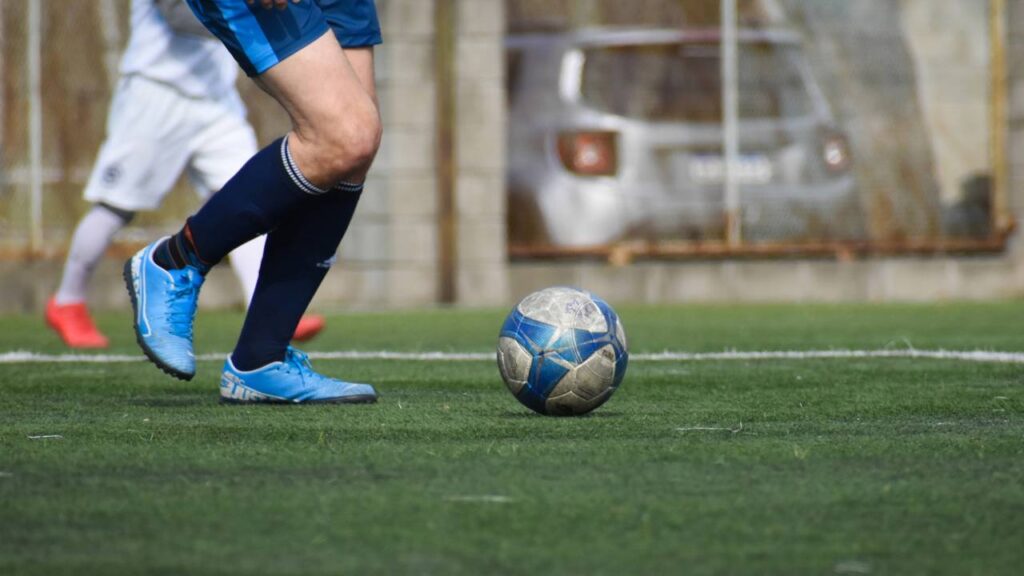 5 equipamentos que você precisa usar para evitar lesões no futebol