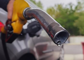 Quantos quilômetros um carro de F1 percorre com 1 litro de combustível