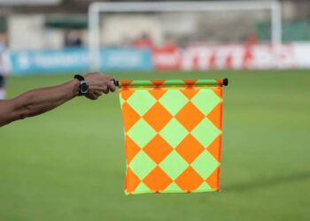 Critério de arbitragem que anula gols e muda resultados - Créditos: depositphotos.com / dechevm