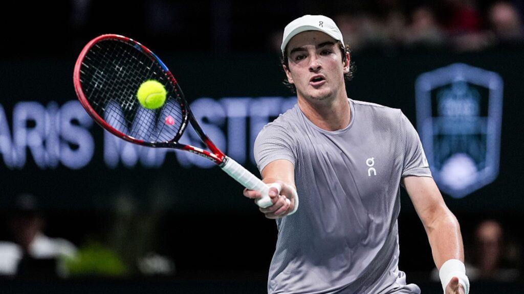 João Fonseca durante jogo de tênis