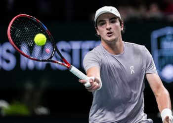 João Fonseca durante jogo de tênis