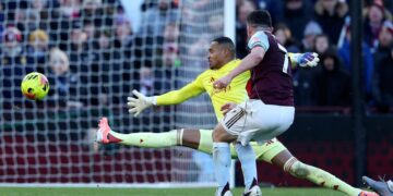 John falhou feio no gol de McGinn