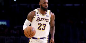 LeBron James durante jogo pelos Lakers