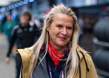 Mariana Becker em paddock da F1