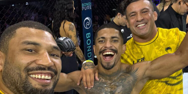 Miniman celebra vitória com Luan Miau e Cristiano Marcello - Foto: Divulgação/CMSystem