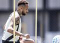 Neymar durante treino do Santos