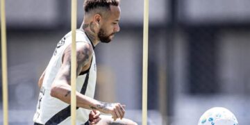 Neymar durante treino do Santos