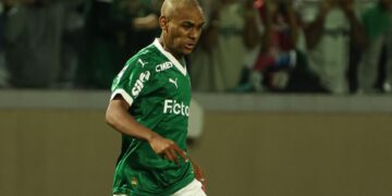 Eduardo Conceição brilha em vitória do Palmeiras