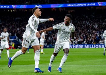 Mbappé e Vini Jr comemorando gol do Real Madrid