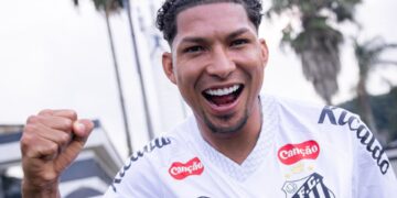 Rony vestindo camisa do Santos