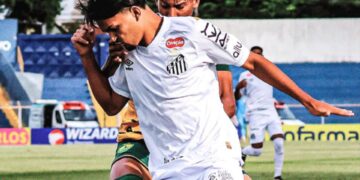 Lance do jogo entre Santos e Cuiabá pela Copinha 2026