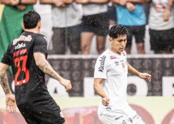 Santos e Bragantino em ação no Paulistão