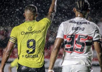 Lance do jogo entre São Paulo e São Bernardo