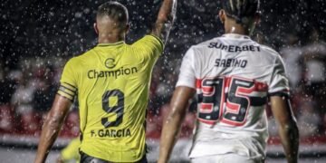 Lance do jogo entre São Paulo e São Bernardo