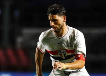 Calleri durante jogo do São Paulo