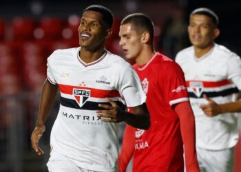 Lance do jogo entre São Paulo e Ibrachina